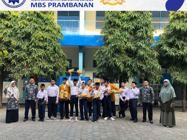 Meriahnya Pembagian Hadiah Lomba 17 Agustus di SMP MBS Prambanan Klaten